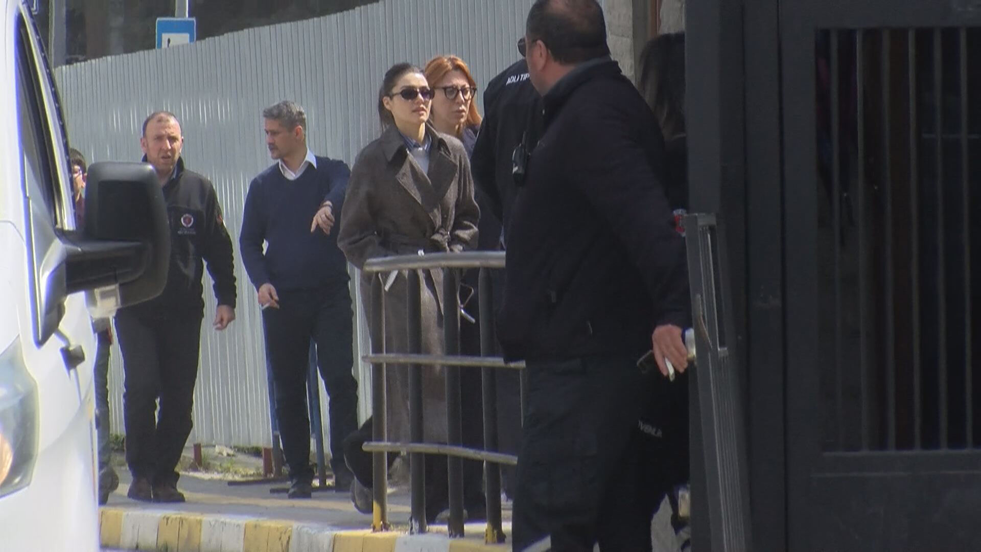 I S T A N B U L ‘ U Y U S T U R U C U’ S O R U S T U R M A S I N D A 1231678 366320